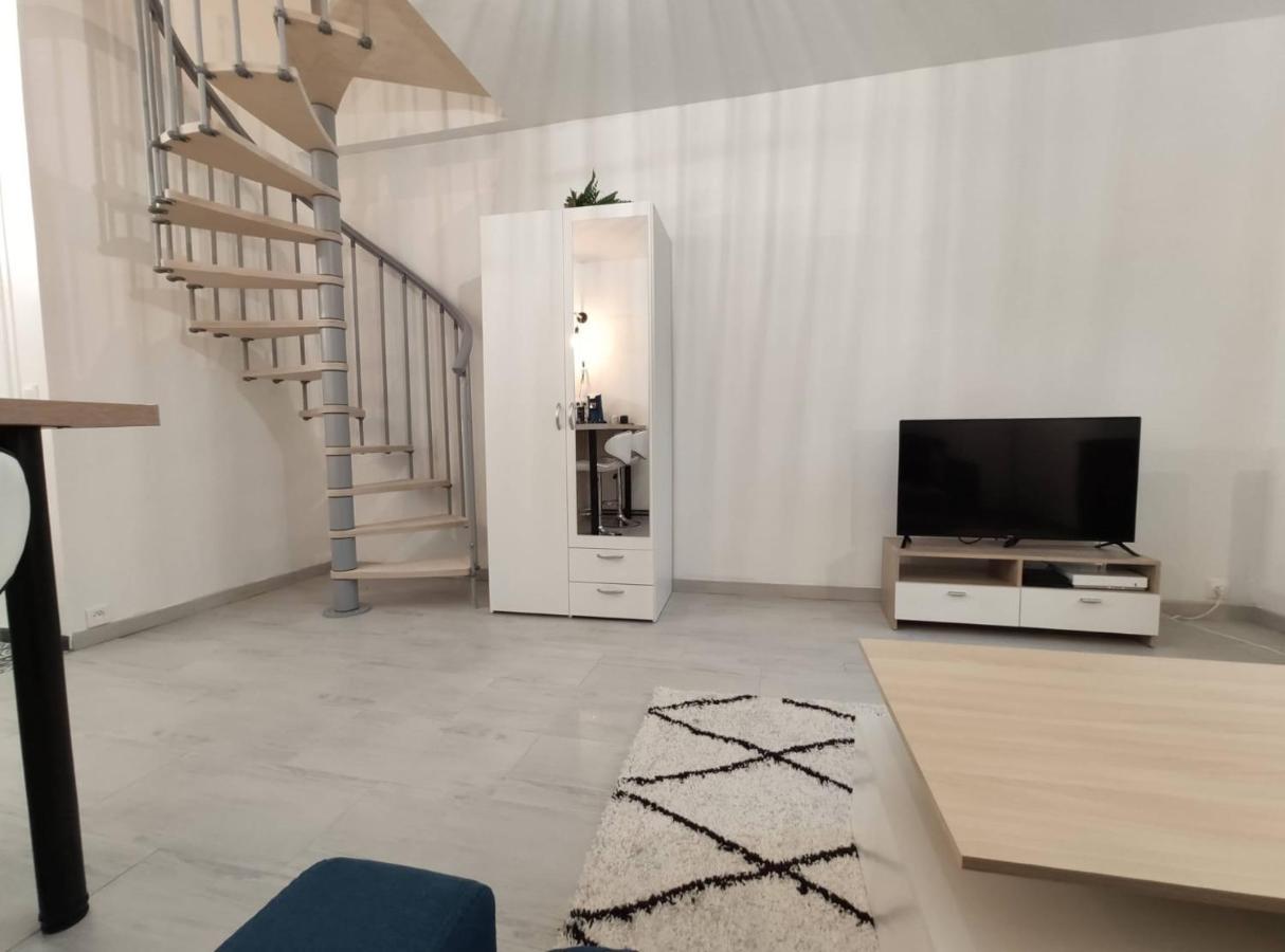 Superbe Duplex En Plein Coeur De Crepy-En-Valois Apartment ภายนอก รูปภาพ